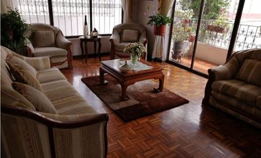 CASA ESQUINERA A DOS CUADRAS DEL CENTRO DE OTAVALO