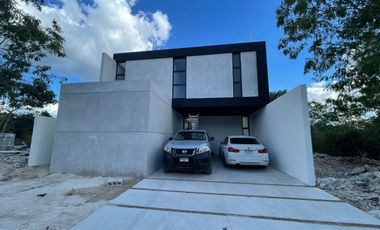 Preventa casa 3 recámaras con alberca en privada norte Mérida