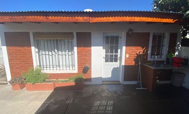 SE VENDE HERMOSA CASA CENTRICA - VIEDMA
