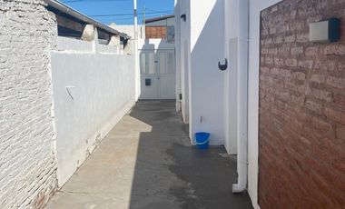 SE VENDE HERMOSA CASA CENTRICA - VIEDMA