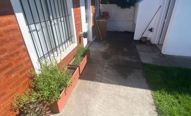SE VENDE HERMOSA CASA CENTRICA - VIEDMA