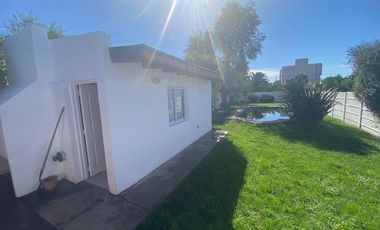 SE VENDE HERMOSA CASA CENTRICA - VIEDMA