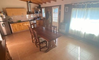 SE VENDE HERMOSA CASA CENTRICA - VIEDMA