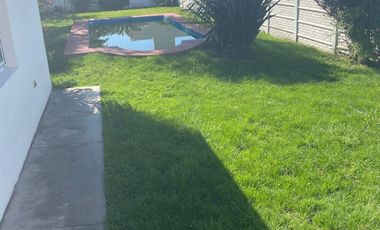 SE VENDE HERMOSA CASA CENTRICA - VIEDMA