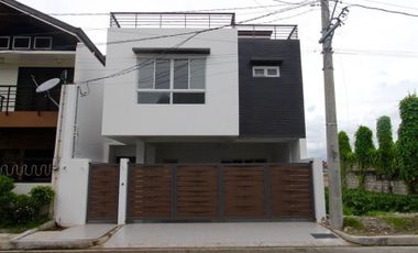 mOdern three(3) stOrey hOuse in Pasig nr C5 and Taguig