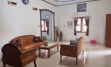 Di Sewakan Rumah Cocok Untuk Kantor Strategis 5 Kamar di Arcamanik Bandung