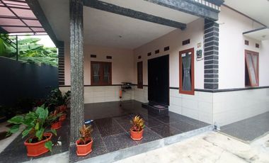 Di Sewakan Rumah Cocok Untuk Kantor Strategis 5 Kamar di Arcamanik Bandung