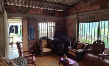 SE VENDE CASA  LOTE CERCA A LA FLORIDA