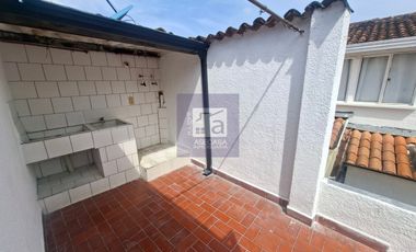 COD. 1579 - SE ARRIENDA CASA - BARRIO: EL TEJAR