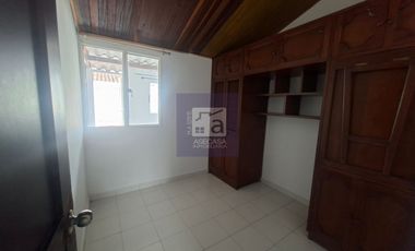 COD. 1579 - SE ARRIENDA CASA - BARRIO: EL TEJAR