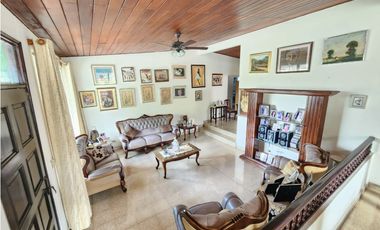 Venta de AMPLIA Casa En Altos de Betania Lote de 462.80 Mts2