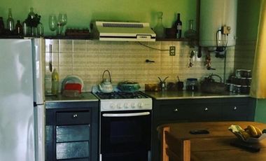 VENTA Propiedad tres ambientes mas dos locales. Jose C Paz.