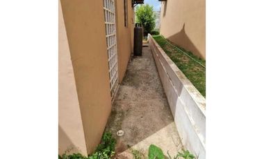 VENDO CASA,  EN LA ARBOLEDA 3R