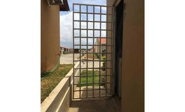 VENDO CASA,  EN LA ARBOLEDA 3R
