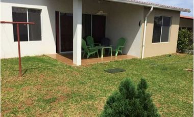 VENDO CASA,  EN LA ARBOLEDA 3R