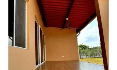 VENDO CASA,  EN LA ARBOLEDA 3R