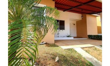 VENDO CASA,  EN LA ARBOLEDA 3R