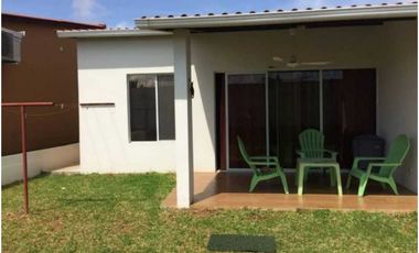 VENDO CASA,  EN LA ARBOLEDA 3R