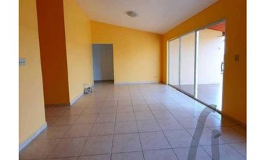 VENDO CASA,  EN LA ARBOLEDA 3R