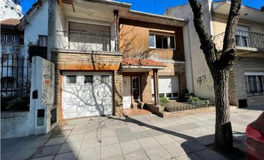 Chalet 4 ambientes. Zona Plaza Mitre