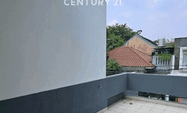 Rumah Dijual Di Bintaro Jaya Sektor 9 Dengan Kolam Renang