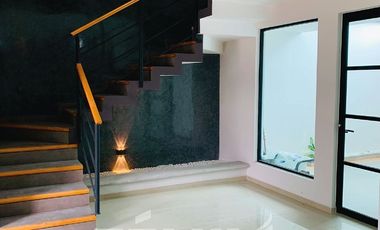 Hermosa Casa en Venta de 3 niveles Fraccionamiento Privado Coatepec