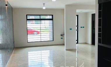 Hermosa Casa en Venta de 3 niveles Fraccionamiento Privado Coatepec