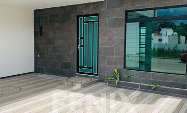 Hermosa Casa en Venta de 3 niveles Fraccionamiento Privado Coatepec