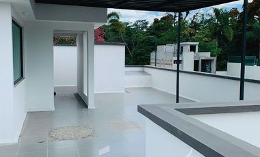 Hermosa Casa en Venta de 3 niveles Fraccionamiento Privado Coatepec