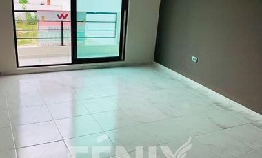 Hermosa Casa en Venta de 3 niveles Fraccionamiento Privado Coatepec