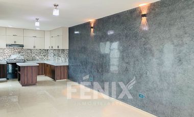 Hermosa Casa en Venta de 3 niveles Fraccionamiento Privado Coatepec