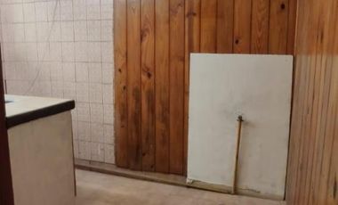 Amplio Tipo Casa de dos ambientes con patio y sin expensas.