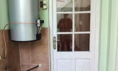 Amplio Tipo Casa de dos ambientes con patio y sin expensas.
