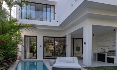 Leasehold - Private Rooftop Sanctuary, A Fully Furnished Luxury Villa in Pererenan, Canggu, Bali