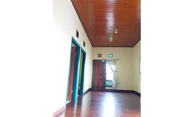 Villa Puncak dekat Sarga Resort, murah, bultang di Cianjur,