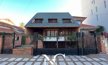 Casa 5amb en venta en Bernal Este