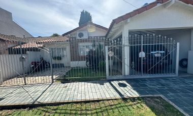 Casa en venta de 3 dormitorios c/ 2 cocheras en Ituzaingó