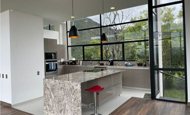 VENDO O ARRIENDO LA CALERA  450 M2