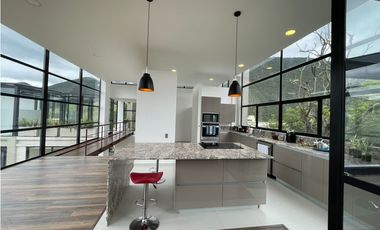 VENDO O ARRIENDO LA CALERA  450 M2