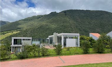 VENDO O ARRIENDO LA CALERA  450 M2