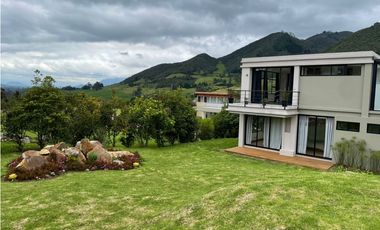 VENDO O ARRIENDO LA CALERA  450 M2