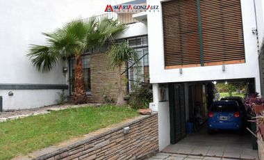 Casa  en Venta Villa Sarmiento / Moron (A120 3570)