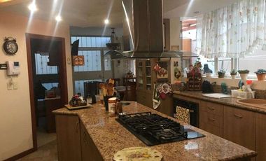 Venta Casa Urbanización Cerrada – Sector Embajada Americana
