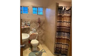 ALQUILO CASA DE 3HAB 3 BAÑOS SEMIAMOBLADO