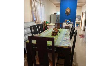 ALQUILO CASA DE 3HAB 3 BAÑOS SEMIAMOBLADO