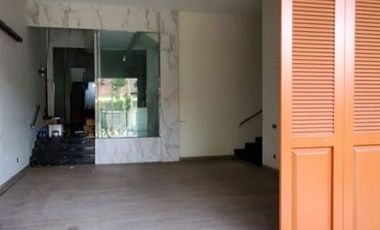 Rumah Mewah di Gayungsari Dekat Ketintang POLDA Lingkungan Elit