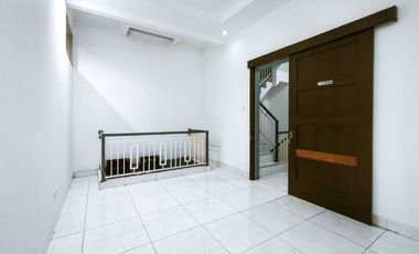 Rumah 3 Lt SHM Siap Huni 10 menit ke Mall Ciputra Cibubur J-39285