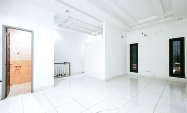 Rumah 3 Lt SHM Siap Huni 10 menit ke Mall Ciputra Cibubur J-39285
