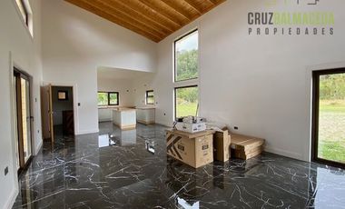 Parcela en Venta en Amplia casa a orilla de carretera - Sector Polincay