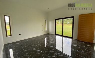 Parcela en Venta en Amplia casa a orilla de carretera - Sector Polincay